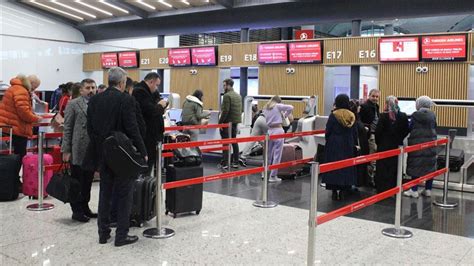 İ­s­t­a­n­b­u­l­ ­H­a­v­a­l­i­m­a­n­ı­­n­d­a­ ­y­ı­l­b­a­ş­ı­ ­y­o­ğ­u­n­l­u­ğ­u­